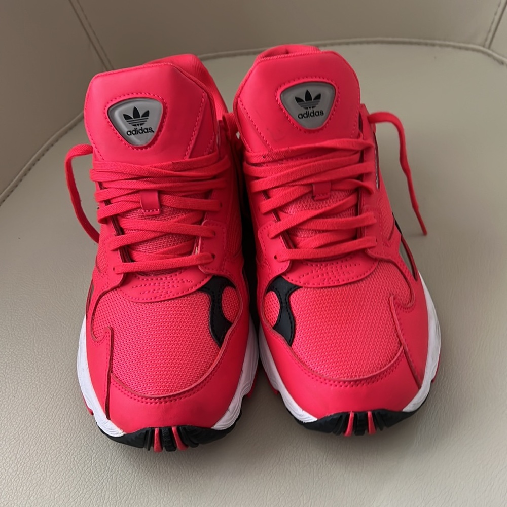 New Authentic Adidas woman’s shoes and beautiful pink color size 8 W